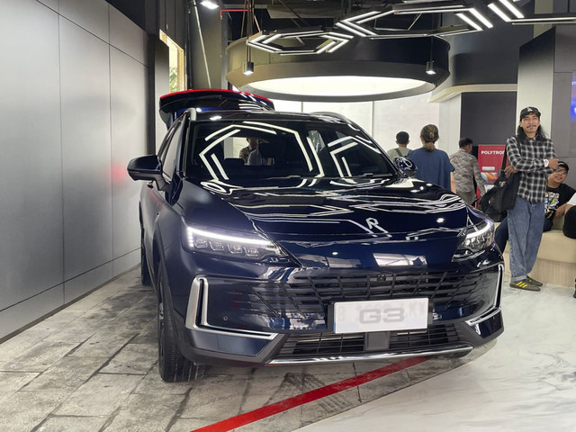 Pembukaan showroom mobil listrik Polytron di kawasan Sudirman, Jakarta Pusat, Selasa (3/6/2025). Foto: Sena Pratama/kumparan