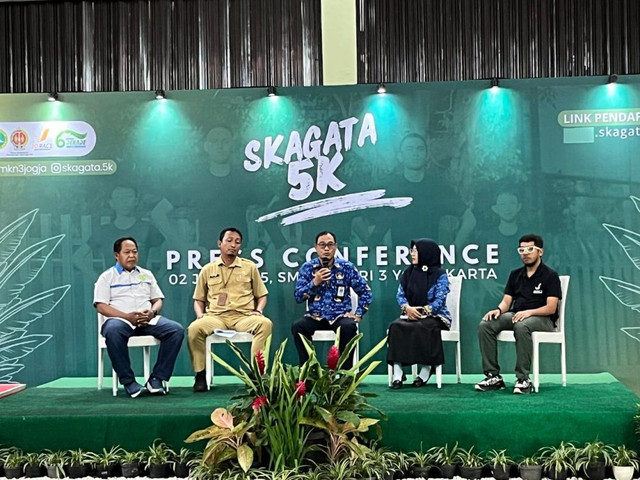 Sesi press conference Skagata 5K bersama perwakilan Dinas Pendidikan Pemuda dan Olahraga DIY, perwakilan Persatuan Atletik Seluruh Indonesia DIY, Kepala SMKN 3 Yogyakarta, Ketua Panitia SKAGATA 5K, dan Jorace Organizer.
