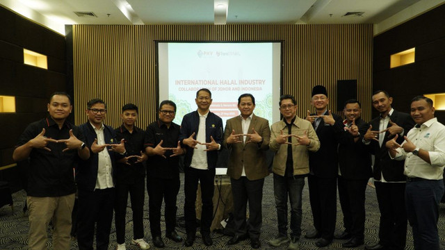 Diskusi FGD “Kolaborasi Industri Halal Internasional – Johor dan Indonesia” yang dihadiri perwakilan BPJPH, KNEKS, dan ESQ Halal Center bersama TransTRACK dan Perbadanan Islam Johor Halal Ventures.