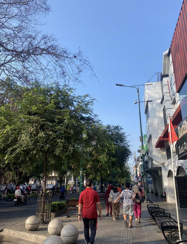 Sumber gambar: dokumen pribadi, menggambarkan bahwa kita hidup di tengah-tengah masyarakat yang luas.