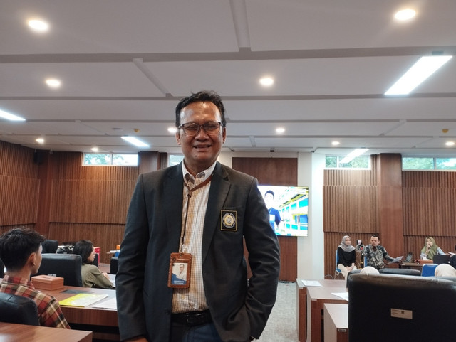 Direktur Pendidikan Unair, Prof Dr Sukardiman MS Apt. Foto: Humas Unair