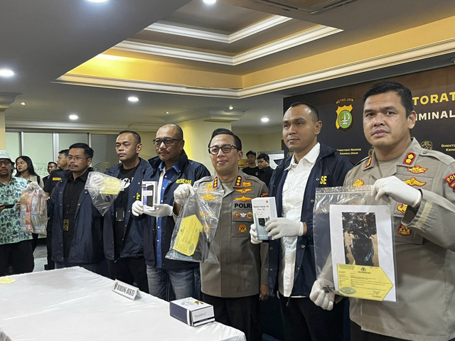 Konferensi Pers Polda Metro Jaya terkait pembunuhan bos sembako di Bekasi, Jawa Barat, Selasa (3/6/2025). Foto: Rayyan Farhansyah/kumparan