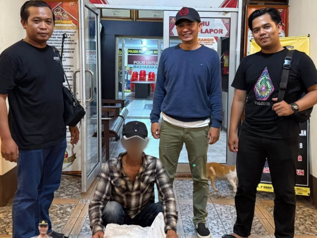 Pelaku berhasil diamankan di Mapolsek Pontianak Selatan. Foto : Istimewa.