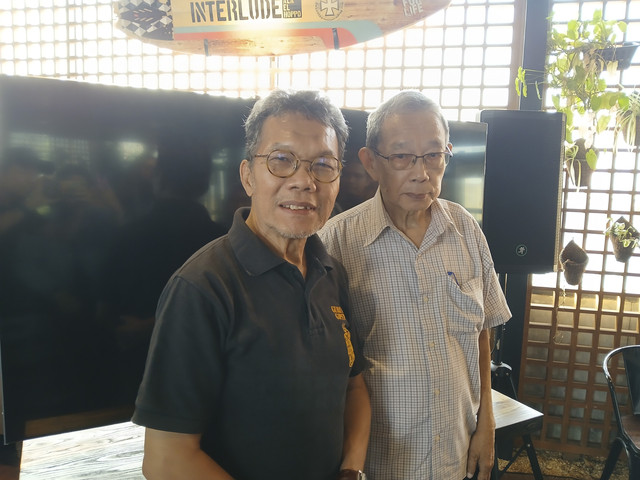 Keenan Nasution dan Rudi Pekerti didampingi kuasa hukumnya, Minola Sebayang, hadir dalam jumpa pers di Cilandak, Jakarta Selatan, Selasa (3/6/2025). Foto: Vincentius Mario/kumparan