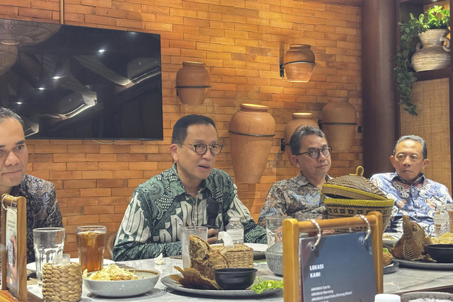 Kepala Eksekutif Pengawas Perbankan OJK, Dian Ediana Rae di Amanaia Menteng, Selasa (3/6/2025). Foto: Ave Airiza Gunanto/kumparan