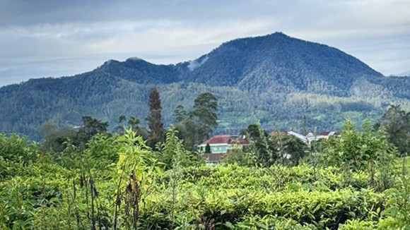 Gunung Kendang dilihat dari Desa Neglawangi, Sumber Foto Istimewa