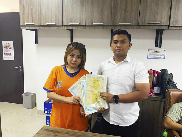 Tersangka Janhwa Diana mengajukan permohonan pengembalian ijazah dan dokumen lainnya milik mantan pegawai Sentoso Seal yang sempat ditahan. Foto: Dok. Istimewa