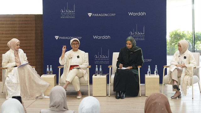 Penandatanganan MoU kerja sama antara Paragon Wardah dan Al Mujadilah Women Center Qatar di Doha, Qatar, Minggu (18/5/2025). Foto: Dok. Paragon