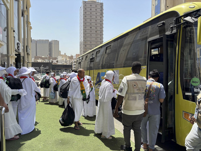Timwas Haji DPR cek keberangkatan jemaah haji dari hotel ke Arafah. Foto: Ikhwanul Habibi/kumparan