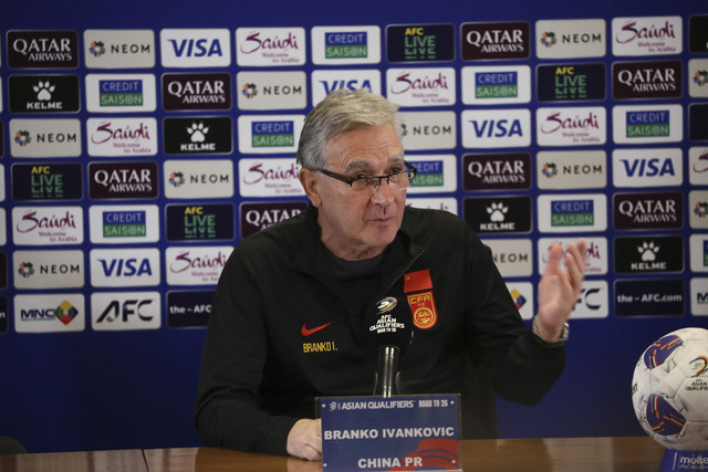 Pelatih China Branko Ivankovic saat konfrensi pers jelang menghadapi timnas Indonesia dalam laga lanjutan ronde 3 kualifikasi Piala Dunia 2026 di Stadion Utama GBK, Rabu (4/6/2025). Foto: Aditia Noviansyah/kumparan