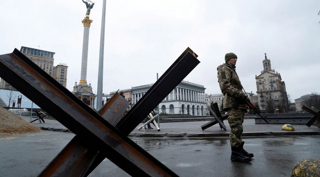 Pos pasukan pertahanan di pusat kota Kiev, Ukraina (Sumber: Kumparan)