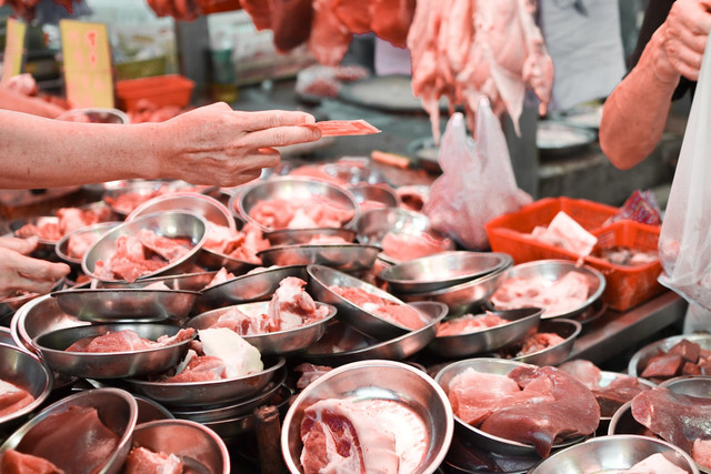 Ilustrasi Cara Membersihkan Daging Kurban sebelum Dimasak. Unsplash.com/Raymond Pang