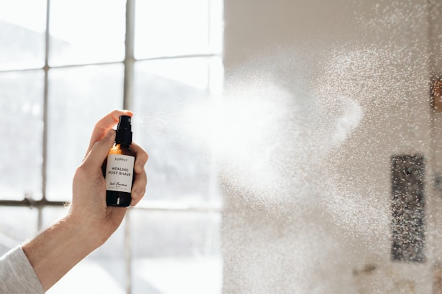 Rekomendasi Setting Spray yang Tahan Lama. Foto hanya ilustrasi. Sumber foto: Unsplash/Supply
