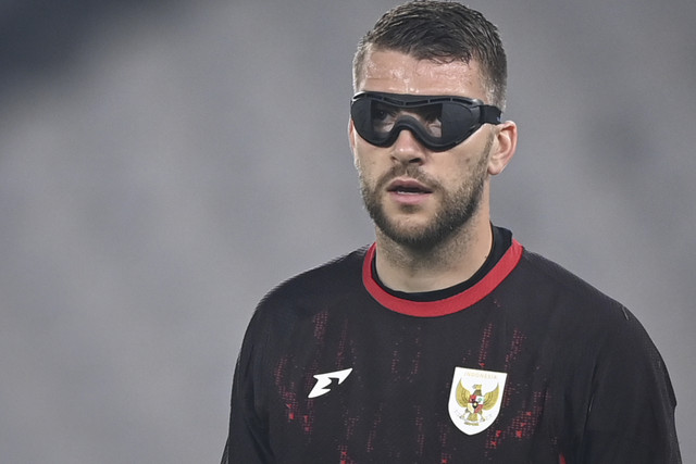 Kiper Timnas Indonesia Maarten Paes mengikuti sesi latihan resmi jelang pertandingan kualifikasi Piala Dunia 2026 putaran ketiga Grup C di Stadion Utama Gelora Bung Karno, Jakarta, Rabu (4/6/2025). Foto: Bayu Pratama S/ANTARA FOTO