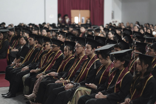 Prosesi kelulusan siswa BINUS SCHOOL Simprug yang digelar pada Rabu (28/05) di Hall BINUS SCHOOL Simprug. Foto: Dok. BINUS SCHOOL Simprug