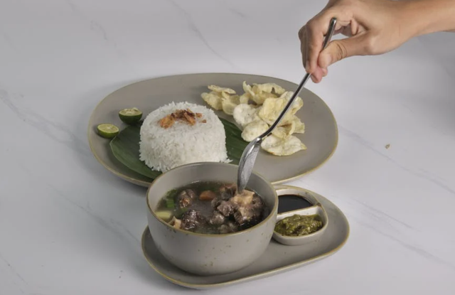 makanan enak di radio dalam. Foto Hanya Ilustrasi Bukan Tempat Sebenarnya. Sumber Foto: Pexels/Daniel Lee