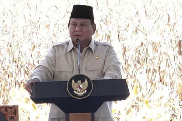 Presiden RI Prabowo Subianto berpidato saat Panen Raya Jagung Serentak Kuartal II dan Pelepasan Ekspor Jagung di Bangkeyang, Kalimantan Barat, Kamis (6/5/2025). Foto: Youtube/Sekretariat Presiden