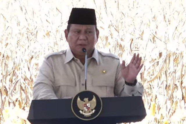 Presiden RI Prabowo Subianto berpidato saat Panen Raya Jagung Serentak Kuartal II dan Pelepasan Ekspor Jagung di Bangkeyang, Kalimantan Barat, Kamis (6/5/2025). Foto: Youtube/Sekretariat Presiden