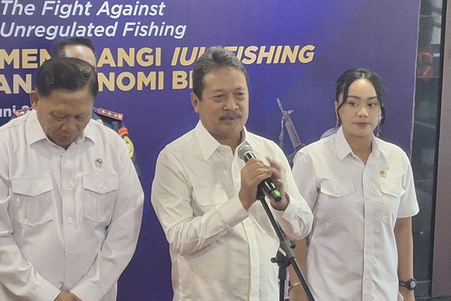 Menteri Kelautan dan Perikanan (KKP), Sakti Wahyu Trenggono dalam Peringatan Hari Internasional Melawan Illegal Unreported and Unregulated Fishing (IUUF) di Kantor Kementerian KP, Jakarta Pusat pada Kamis (5/6/2025). Foto: Argya D. Maheswara/kumparan 