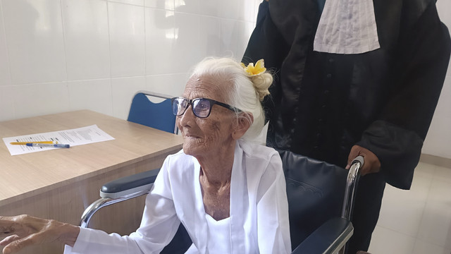 Nenek I Nyoman Reja di PN Denpasar. Foto: Denita BR Matondang/kumparan