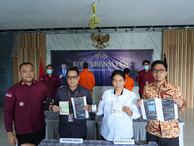 Kantor Imigrasi Yogyakarta mengamankan WNA asal Malaysia dan Pakistan karena diduga terlibat kasus penipuan. Foto: Dok. Kantor Imigrasi Yogyakarta