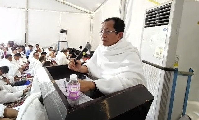 Menteri Agama Nasaruddin Umar memberikan sambutan jelang wukuf di Arafah, Arab Saudi. Foto: Youtube/Kemenag RI