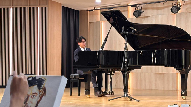 Sesi inspiratif bertajuk “From Passion to Profession: Understanding the Real Value of a Music Degree in Today’s World”, bersama pianis internasional asal Indonesia, George Harliono. Acara ini diselenggarakan oleh Fakultas Musik Universitas Pelita Harapan (FM UPH) pada 22 Mei 2025, bertempat di Auditorium Gedung D, Ruang 501, Kampus UPH Lippo Village, Karawaci, Tangerang.