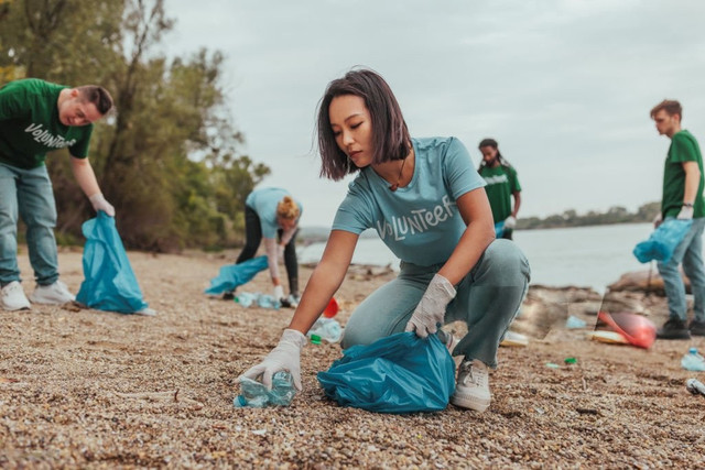 ilustrasi gerakan sadar sampah kredit by iStock foto