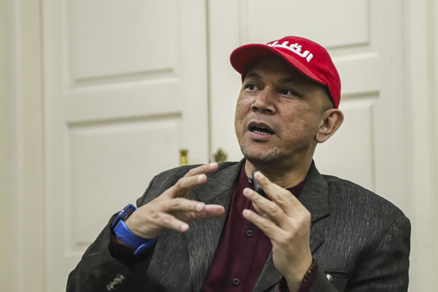 Eksekutif Produser film Hayya 3: Gaza Ustadz Erick Yusuf menjawab pertanyaan wartawan saat berkunjung ke kumparan di Pasar Minggu, Rabu (4/6/2025). Foto: Darryl Ramadhan/kumparan