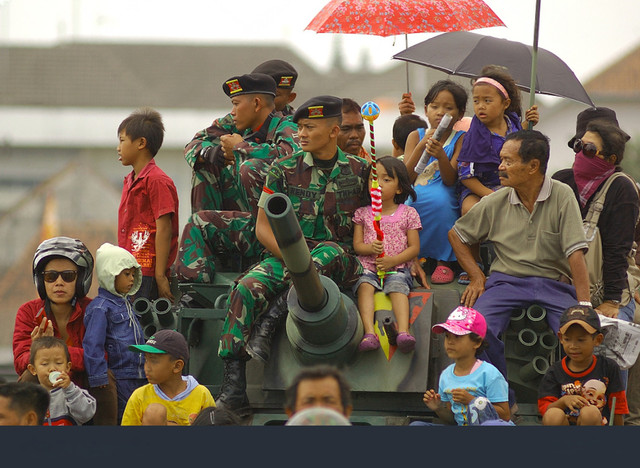 ( Sumber gambar : https://www.shutterstock.com/id/image-photo/yogyakarta-indonesia-5-october-2011-indonesian-1578709546 )
