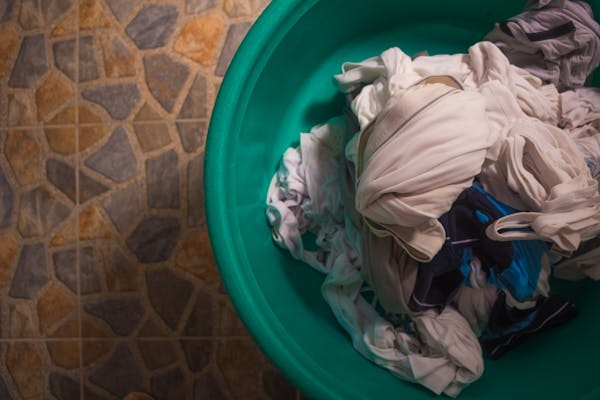 Ilustrasi Cara Menghilangkan Bau Kambing di Baju setelah Potong Hewan Kurban, Foto: Pexels/Joshimer Biñas