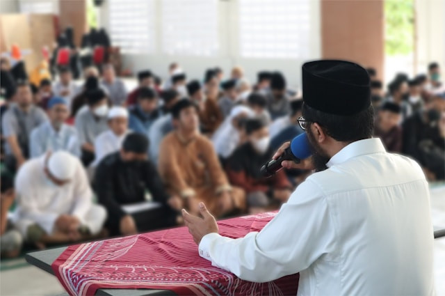 Ilustrasi sambutan ketua panitia Idul Adha 2025. Sumber foto: Unsplash/Raka Dwi Wicaksana