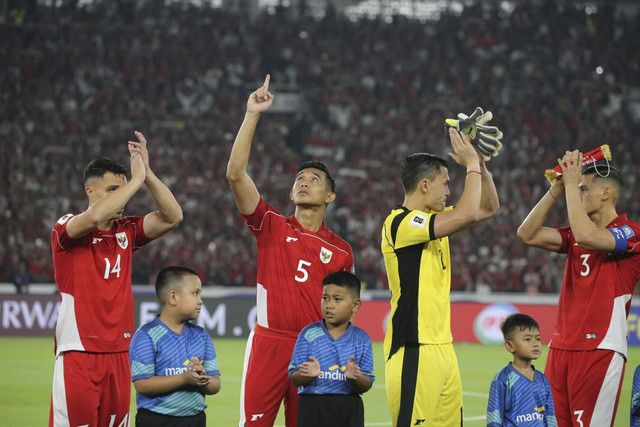 Pemain Timnas Indonesia Rizky Ridho pada pertandingan kualifikasi Piala Dunia 2026 antara Indonesia vs China di Stadion Gelora Bung Karno di Jakarta, Kamis (5/6/2025). Foto: Aditia Noviansyah/kumparan