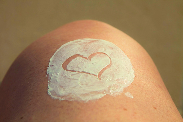 Ilustrasi Lotion Bayi yang Mengandung Colloidal Oatmeal dan Ceramide. Sumber: pixabay/chezbeate