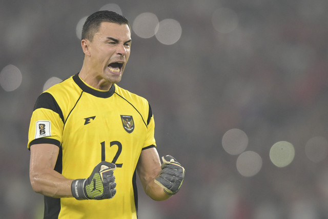 Ekspresi kiper Timnas Indonesia Emil Audero usai mengalahkan Timnas China pada pertandingan Kualifikasi Piala Dunia 2026 putaran ketiga Grup C di Stadion Utama Gelora Bung Karno, Jakarta, Kamis (5/6/2025). Foto: Bayu Pratama S/ANTARA FOTO