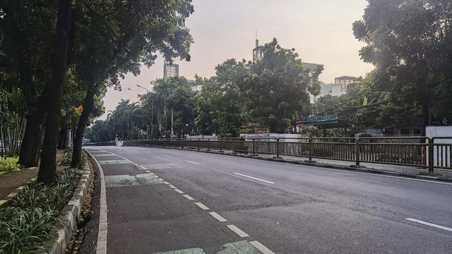 Sepinya jalanan kawasan Menteng Atas arah Menteng, Setiabudi, Jaksel, Jumat (6/6/2025). Foto: Thomas Bosco/kumparan