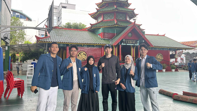 Sumber : Foto diambil ketika Penulis berkunjung langsung ke Masjid Cheng Ho Surabaya
