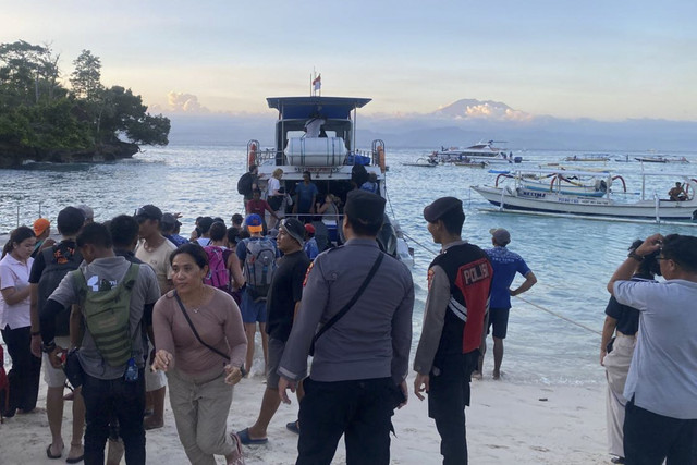 Para penumpang fast boat yang panik di Bali. Foto: Dok. Polda Bali