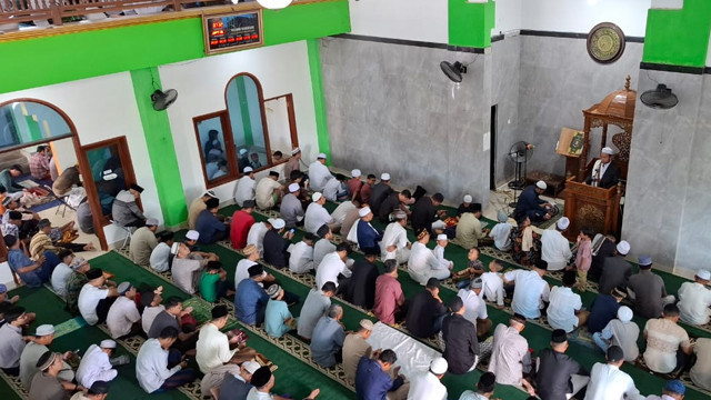 Suasana Salat Idul Adha 1446 Hijriah di Masjid Rabbani yang ada di perumahan GPI Manado, Sulawesi Utara, Jumat 6 Juni 2025.