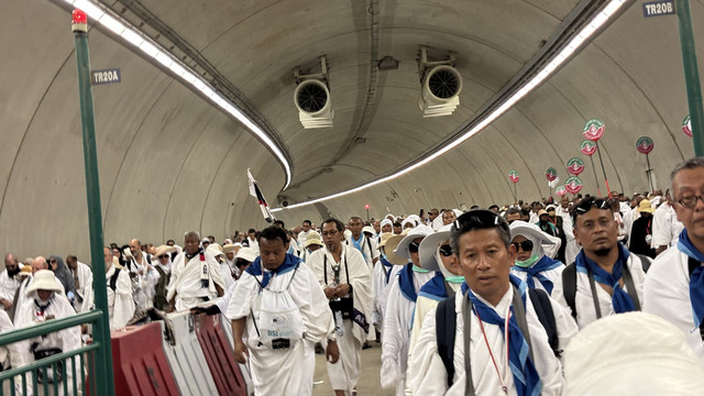Suasana di terowongan Mina yang dilalui jemaah haji sebelum melempar jumrah, Jumat (6/6). Foto: Moh Fajri/kumparan
