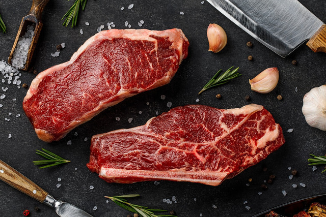 Ilustrasi cara membersihkan lidah sapi. Foto: Unsplash/Sergey Kotenev