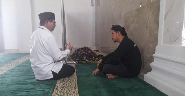 Ustaz Yahya Waloni meninggal dunia setelah memberikan khotbah salat Jumat di Masjid di Makassar. Dok. Istimewa