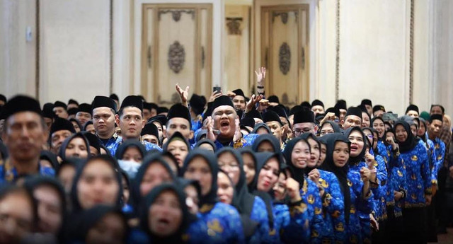 Ribuan Pegawai Pemerintah dengan Perjanjian Kerja (PPPK) lingkup Pemprov Sumsel saat dilantik Gubernur Sumsel Herman Deru, Kamis (5/6/2025). Foto : Humas Pemprov Sumsel