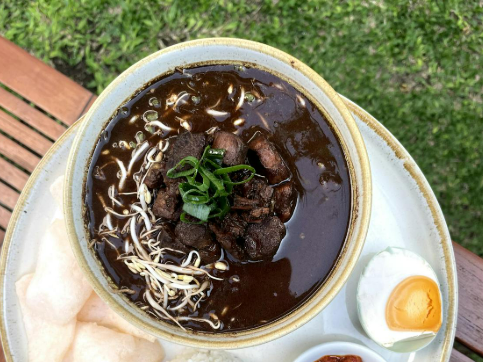Ilustrasi Kenapa Rawon Pakai Telur Asin sebagai Pelengkap Utama? Ini Penjelasannya, Pexels/gledek 1999