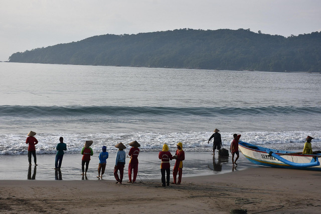 Ilustrasi Mitos Baju Hijau di Pangandaran yang Masih Dipercaya hingga Kini, Foto: Pixabay/Adhi_71