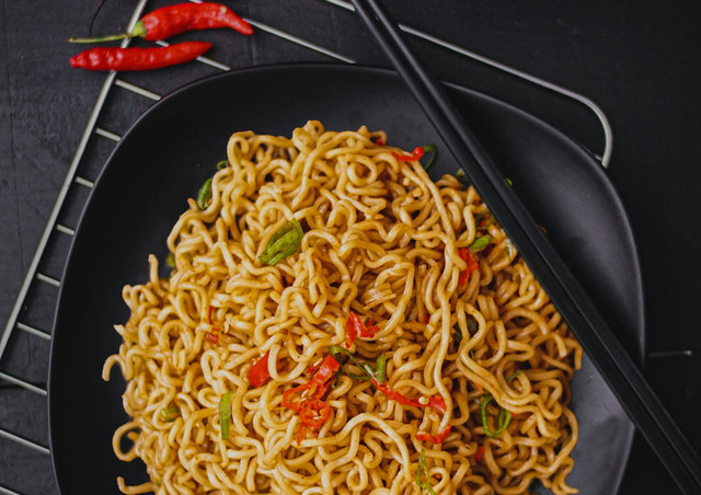 5 Rekomendasi Mie Goreng Instan yang Paling Digemari di Indonesia | kumparan.com