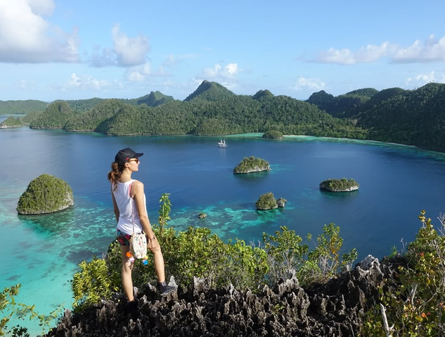 Nadine Chandrawinata di Raja Ampat. Foto: Instagram/nadinelist