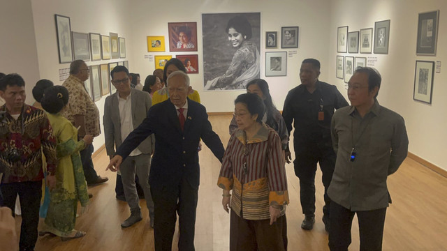 Guntur Soekarnoputra dan Megawati Soekarnoputri menghadiri Pameran Fotografi Guntur Soekarnoputra di Galeri Nasional, Jakarta Pusat, Sabtu (7/6/2025). Foto: Rayyan Farhansyah/kumparan