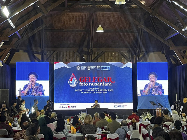 Presiden RI ke-5 Megawati Soekarnoputri menyampaikan sambutan dalam pameran fotografi Guntur Soekarnoputra di Galeri Nasional, Jakarta Pusat, Sabtu (7/6/2025). Foto: Rayyan Farhansyah/kumparan