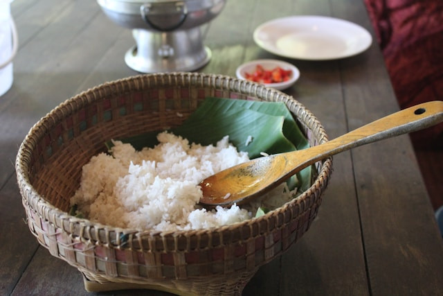 Ilustrasi Penyebab Masak Nasi Gosong di Magic Com. Sumber: Unsplash/PhenPhy